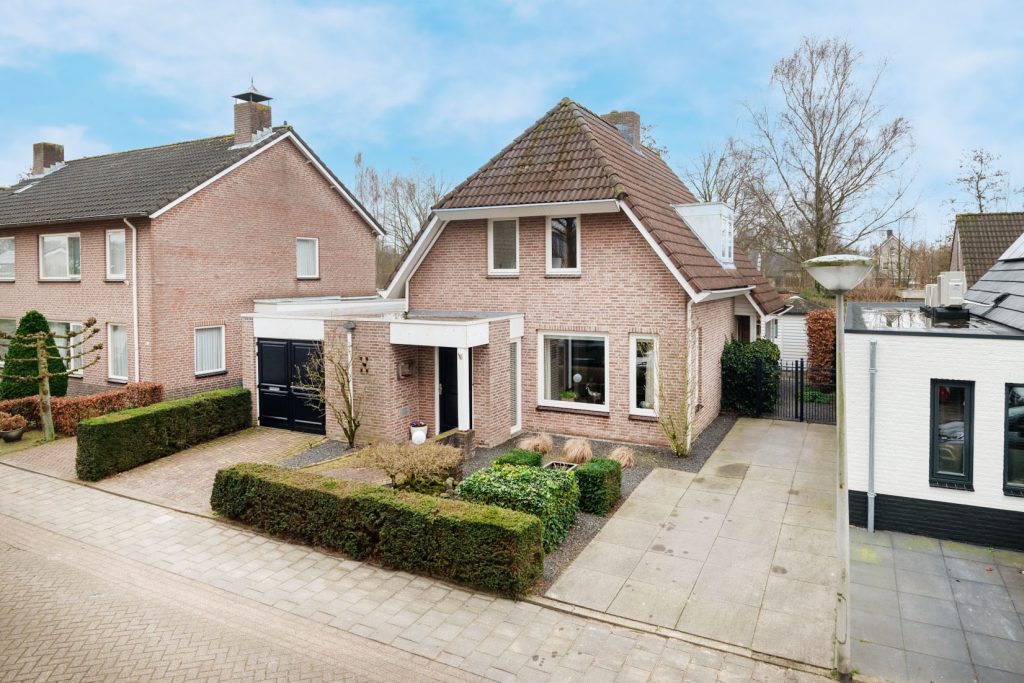 Woning te koop: Aletta Jacobsstraat 30 Waalwijk - Allround Makelaardij