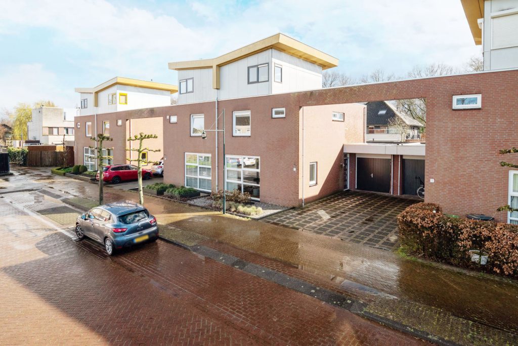 Woning te koop: Annie M.G. Schmidtplein 7 Waalwijk - Allround Makelaardij