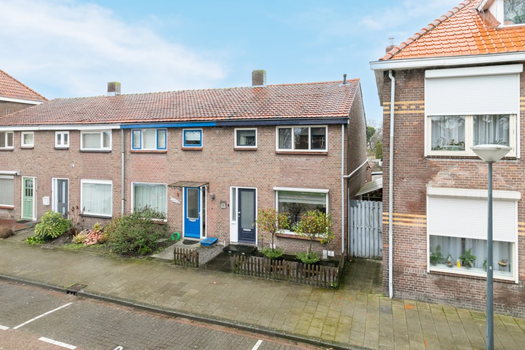 Woning te koop: St. Antoniusplein 4 Waalwijk - Allround Makelaardij
